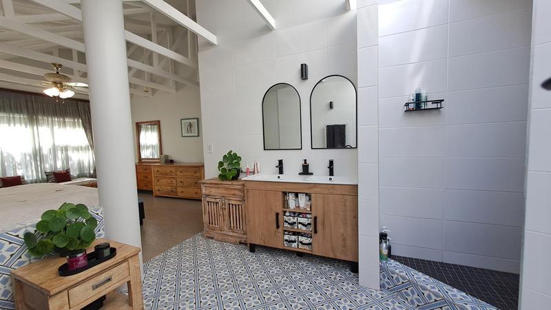 5 Bedroom Property for Sale in Stilbaai Wes Western Cape
